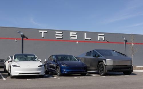 UK new car market posts strong March, but Middle East turmoil clouds outlook